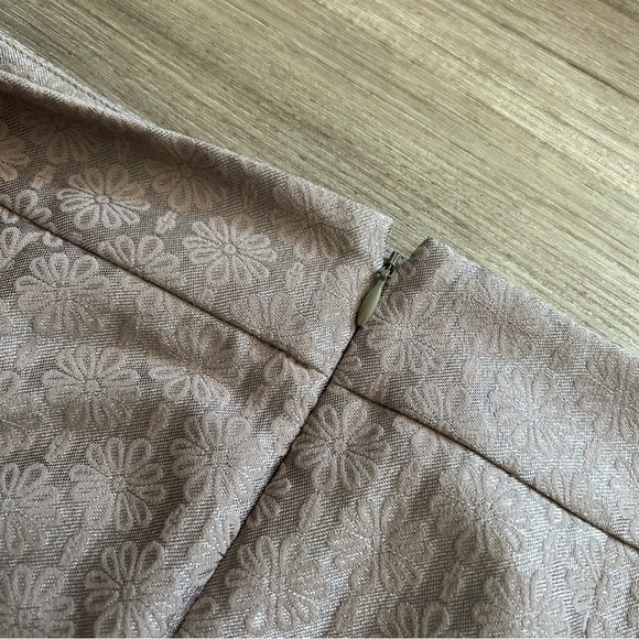 LOFT 3D Floral Print Mini Skirt Women Size 6 Taupe color Cutesy Date Fall Summer - Picture 6 of 6